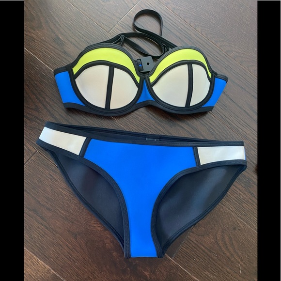 Triangl bikini size small - Picture 1 of 1